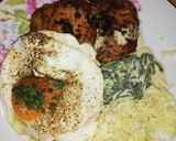 Fűszeres csirkefelsőcomb rizzsel, tejszínes spenóttal recept fázis 3 fotója