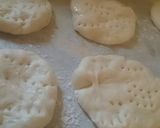Foto langkah ke 5 dari resep Mushroom mini pizza.