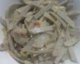 Foto langkah ke 3 dari resep Tumis kulit singkong.