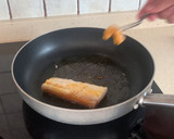 Foto del paso 2 de la receta: Fideuà de calamares (en lata), langostinos y bacalao gratinado con alioli