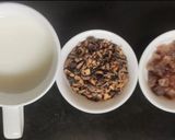 A picture of step 1 of Herbal milk tea.