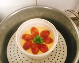 Hình bước làm 2 của món Trứng hấp lạp xưởng đậu Hà Lan