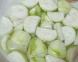 A picture of step 1 of Apple gourd salad.