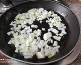 Foto del paso 1 de la receta: Habas con chorizo y huevo frito en 25 minutos