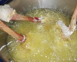 Foto del paso 10 de la receta: Muslo de pollo semideshuesado rebozado