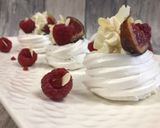Une image de l'étape 6 de Pavlova compotée figues framboises.