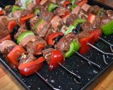 Foto del paso 6 de la receta: Fierritos de bondiola, chorizo y ciruela