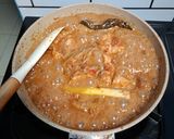 Foto langkah ke 4 dari resep Semur Ayam Pedas.