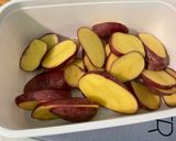 Une image de l'étape 4 de Pommes de terre rouges à l'ail rose et herbes de Provence.
