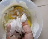 Gambar langkah 2 resipi Telur dadar bawang.