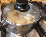 A picture of step 3 of Pork rib radish soup with coriander 🌿.