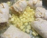 Foto del passaggio 4 della ricetta Involtini di petto di pollo con mele