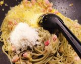 Foto del passaggio 2 della ricetta Carbonara Linguine pistacchio, guanciale, uova e cipolotti