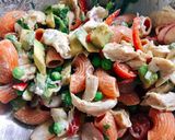 Hình bước làm 3 của món Salad Nui Trộn Ức Gà Xé, Rau Củ & Sữa Chua Healthy