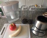 Foto del paso 1 de la receta: Batido plátano manzana y arándanos