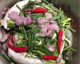 Hình bước làm 1 của món Cá đối kho lạt với cà chua
