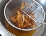 Foto del paso 2 de la receta Fideos fritos con gambas y alioli de piquillos