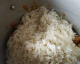 A picture of step 6 of Matar soya chunk pulao.