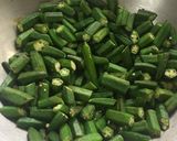 A picture of step 5 of Chatpata Masala Bhindi.