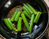 A picture of step 4 of Dharosh Shorshe Chicken / Okra Chicken in Mustard / Bhindi Chicken in Mustard.