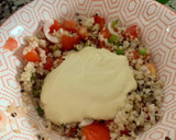 Foto del paso 2 de la receta: Ensalada de quinoa con picadillo de tomate y langostinos