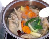 Foto langkah ke 7 dari resep Sup ceker ayam favorit keluarga.