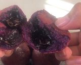 Foto langkah ke 5 dari resep Bola Ubi Ungu isi Coklat.