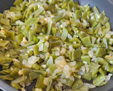 Foto del paso 2 de la receta: Tortilla de judías verdes y salmón