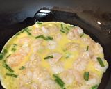 A picture of step 1 of Shrimp with Egg.