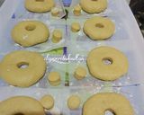 Foto langkah ke 4 dari resep Donat Maizena.