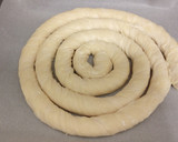 Foto del paso 4 de la receta: Caracol de hojaldre con quesos y frutos secos