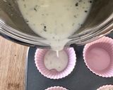 Foto del passaggio 3 della ricetta Panna cotta al basilico con composta di fragole