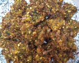 A picture of step 5 of Moong ke Bhajiya.