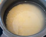 A picture of step 1 of Garlic and spinach khichadi.