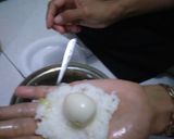 Foto langkah ke 3 dari resep Bola Nasi Isi Telur.