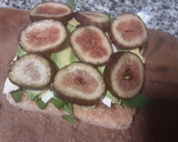 Foto del paso 4 de la receta: Sándwich de aguacate, queso brie y higos