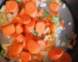 A picture of step 2 of Vegetable tin fish and pasta.