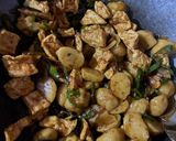 Foto langkah ke 6 dari resep Tumis pentol tahu cabe ijo menu sahur simpel.