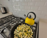 Foto del paso 2 de la receta: Revuelto de verduras SÚPER fácil de hacer en pocos minutos y re saludable! 🍲