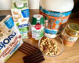 Une image de l'étape 1 de Snack proteiné et gourmand au beurre de cacahuètes, chocolat, flocons d’avoine et fruits secs.