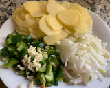 Foto del paso 1 de la receta: Tortilla de patatas, cebolla y pimiento verde en Thermomix