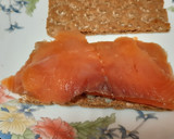 Foto del paso 1 de la receta: Tostas de salmón con Cabrales y atún con piquillos para entrante o cena ligera