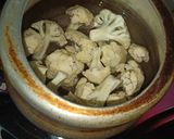 A picture of step 2 of Cauliflower pakoda.