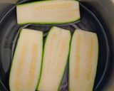 Foto del paso 1 de la receta: Calabacitas lampreadas rellenas de queso 🧀