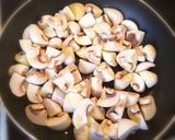 Foto del paso 2 de la receta Salteado de champiñones con ajetes y langostinos
