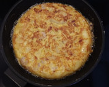 Foto del paso 4 de la receta: Tortilla de patata y gambas