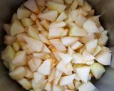 Fehércsokis körtekrémleves pirított dió morzsával recept fázis 1 fotója