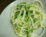 Foto del paso 1 de la receta: Tallarines de calabacín con surimi y champiñones. Receta 5*