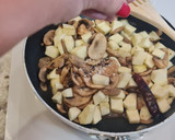 Foto del paso 3 de la receta: Revuelto de champiñones y calabacín