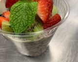 Foto del paso 1 de la receta: Yogurt natural con chía y frutas naturales